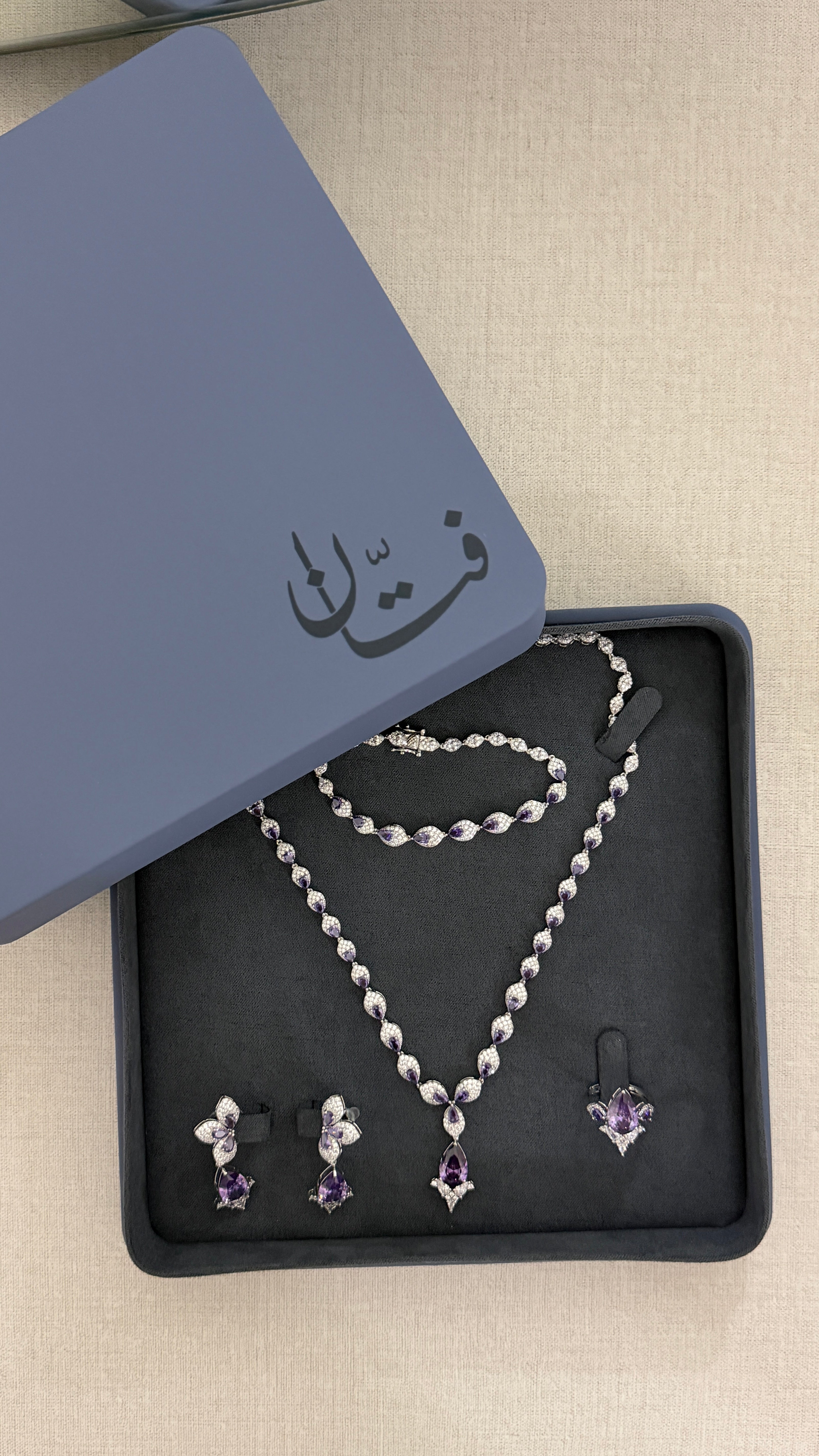 طقم داليا بنفسجي