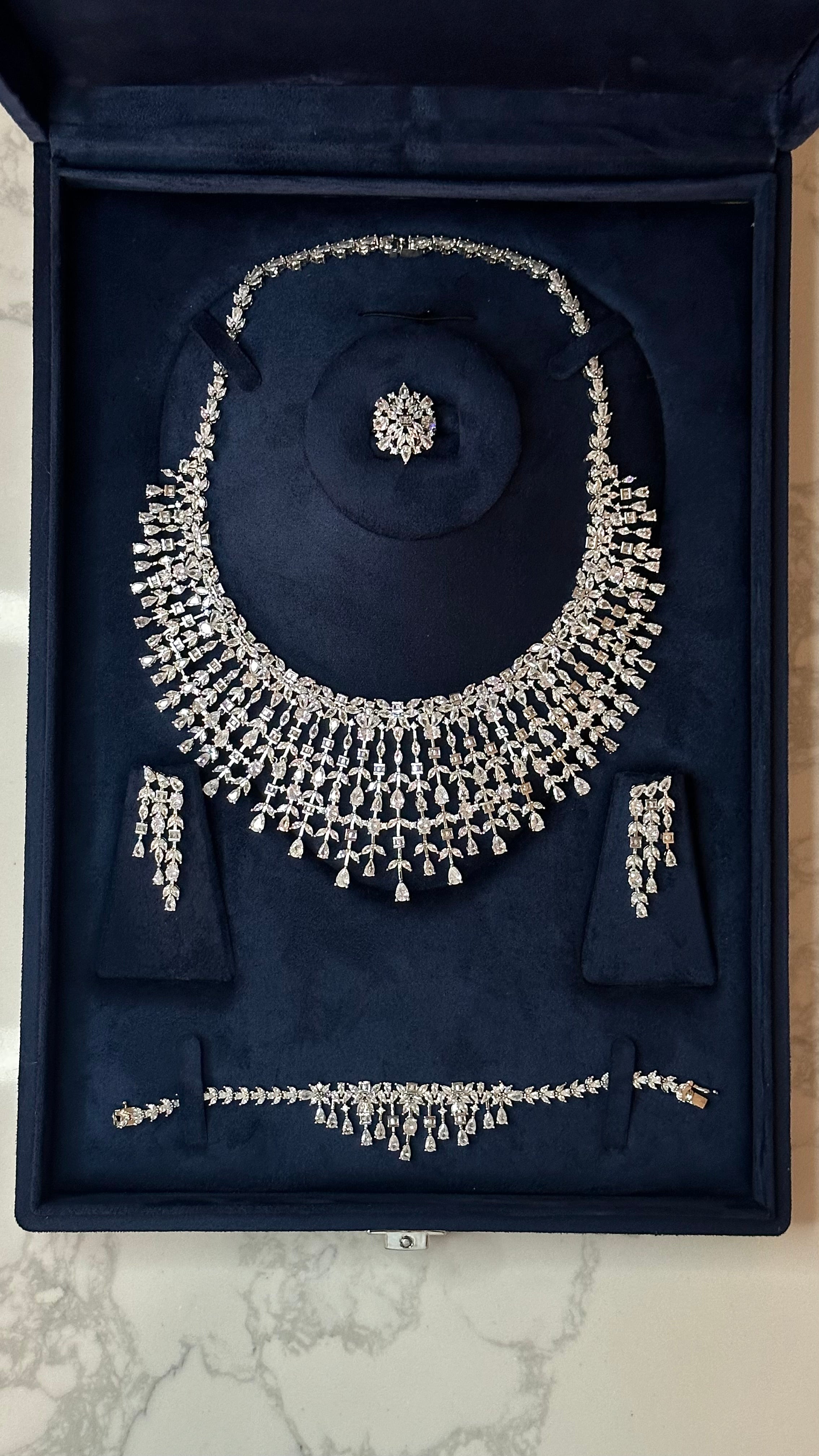 طقم ليلى فضي