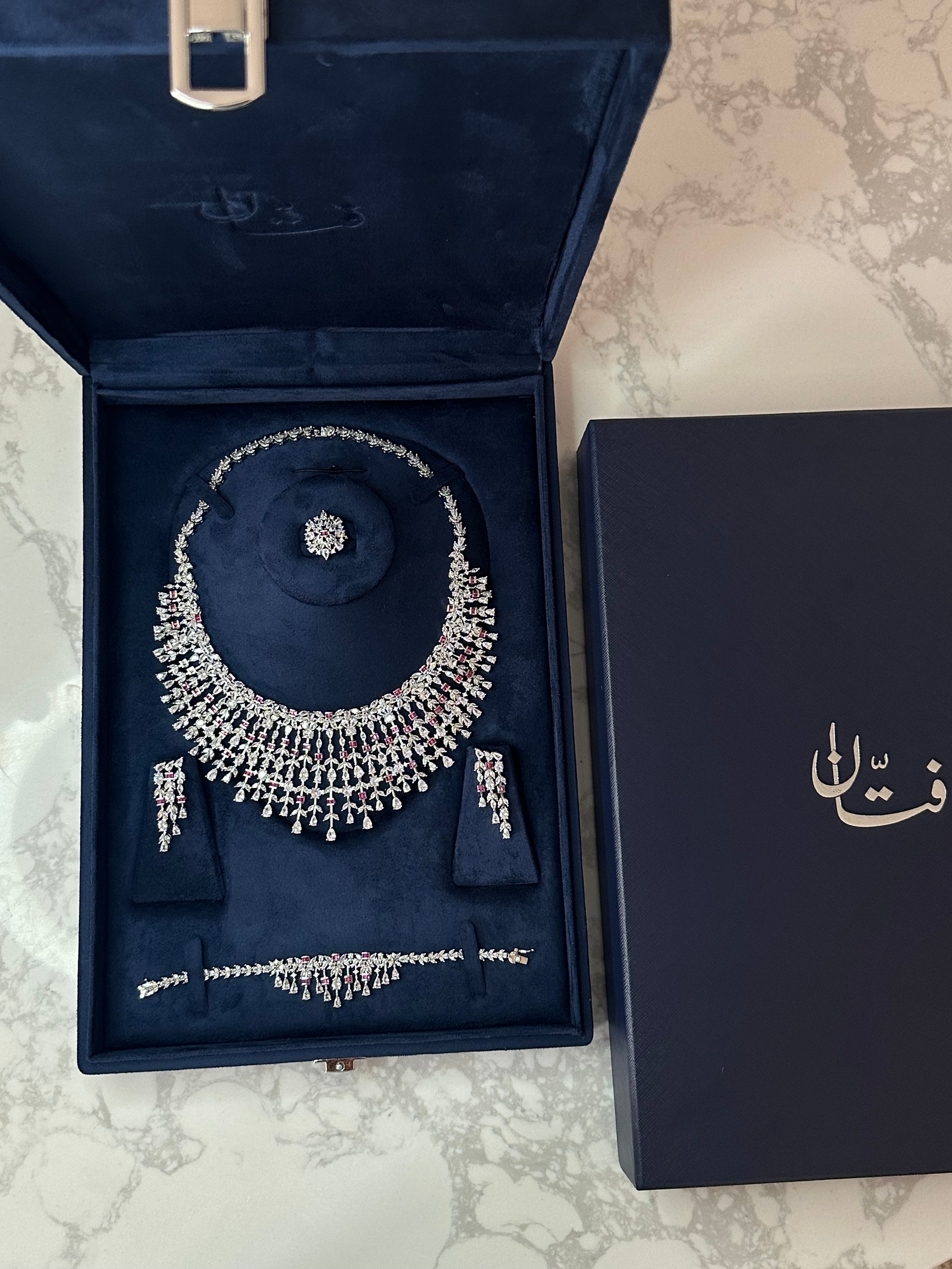 طقم ليلى فضي،وردي
