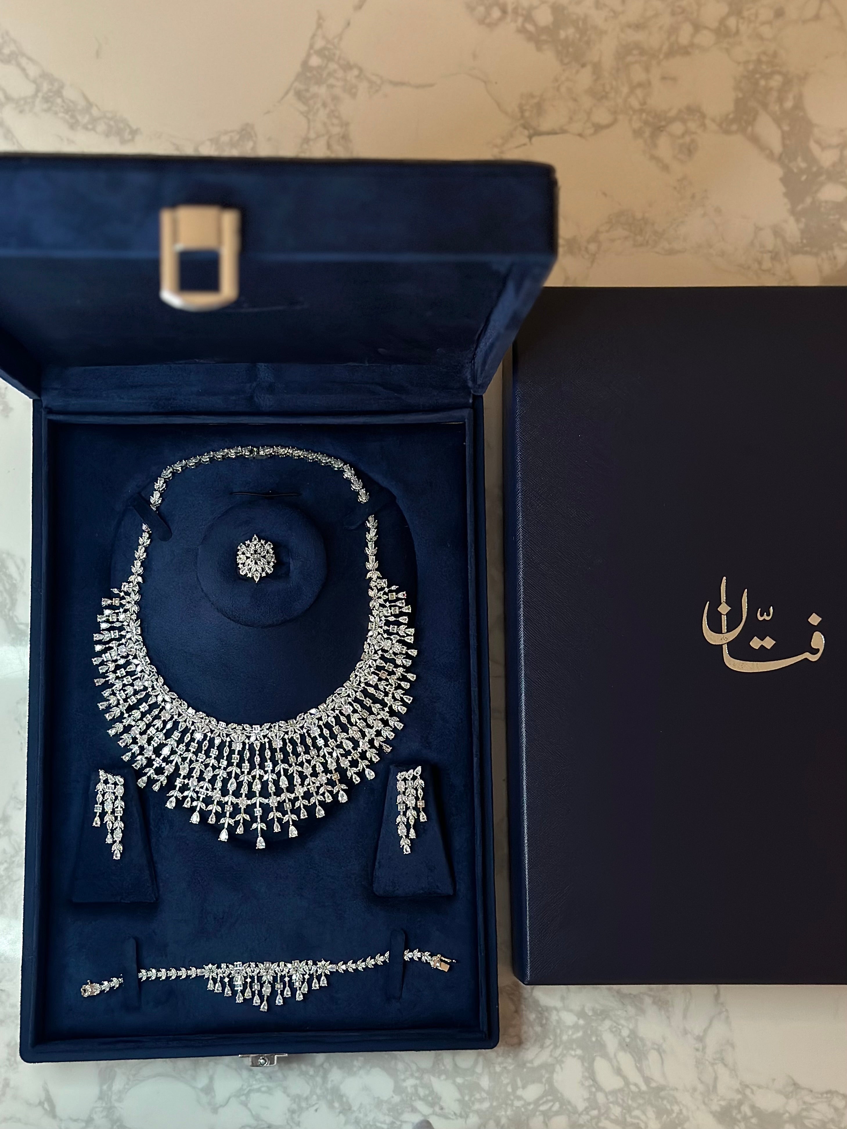 طقم ليلى فضي