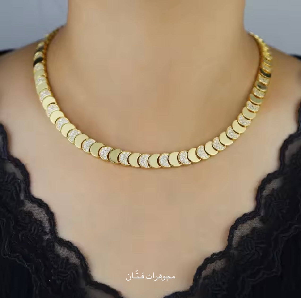 عقد Moon