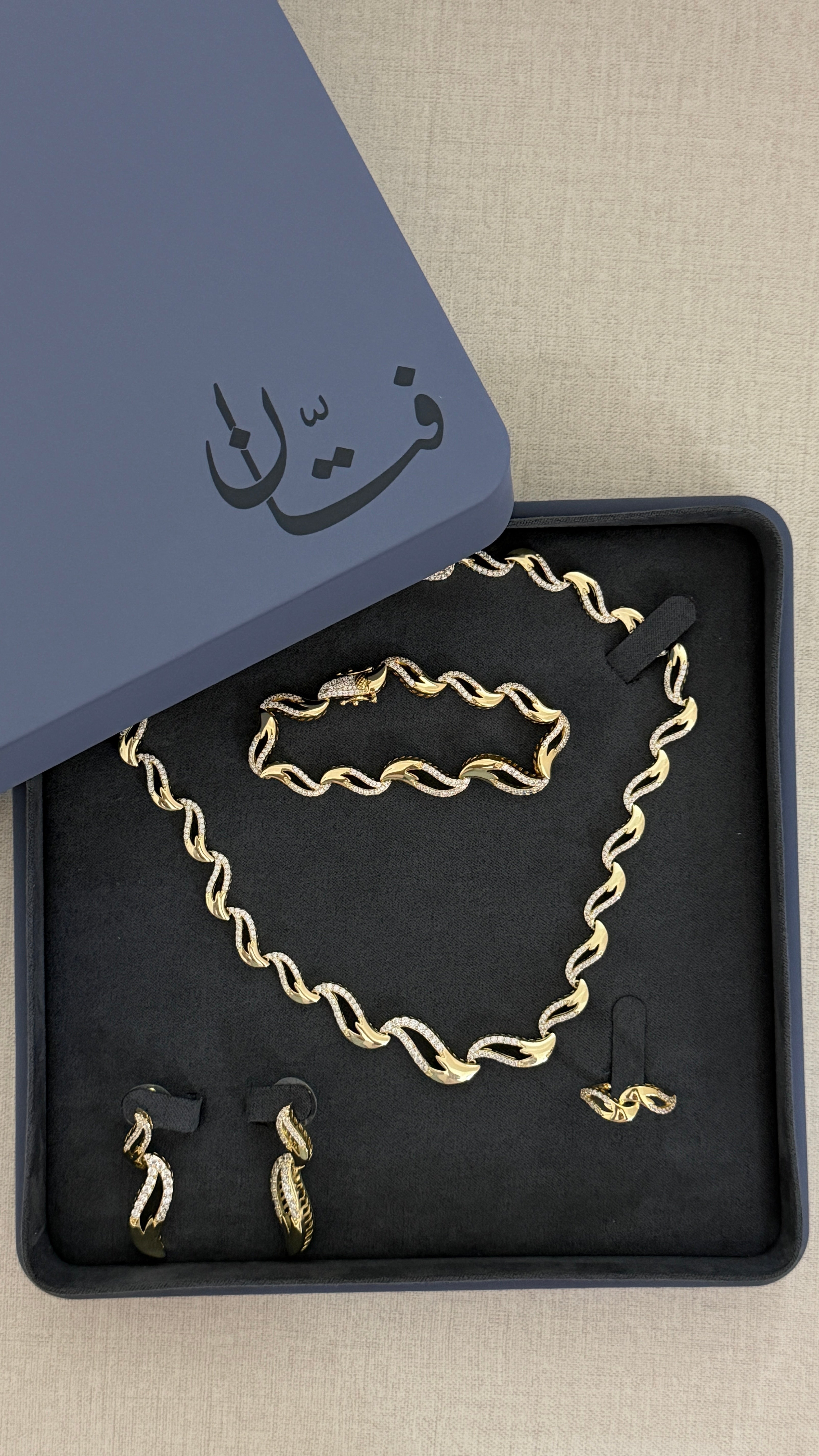 طقم هند ذهبي