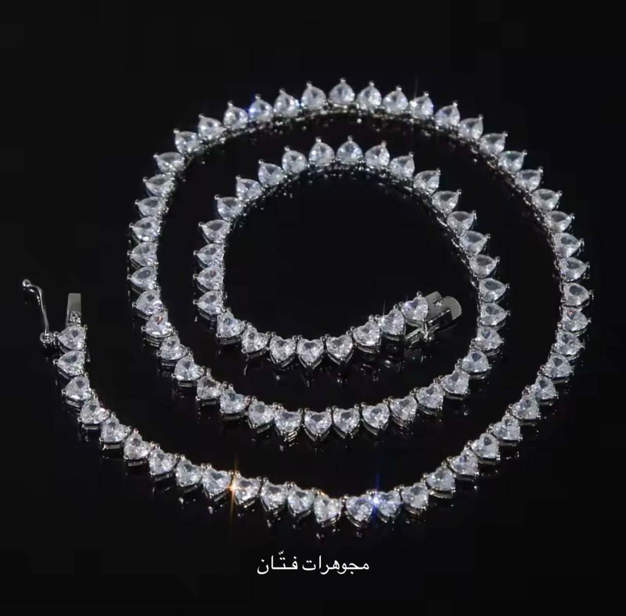 عقد Attract شكل قلب