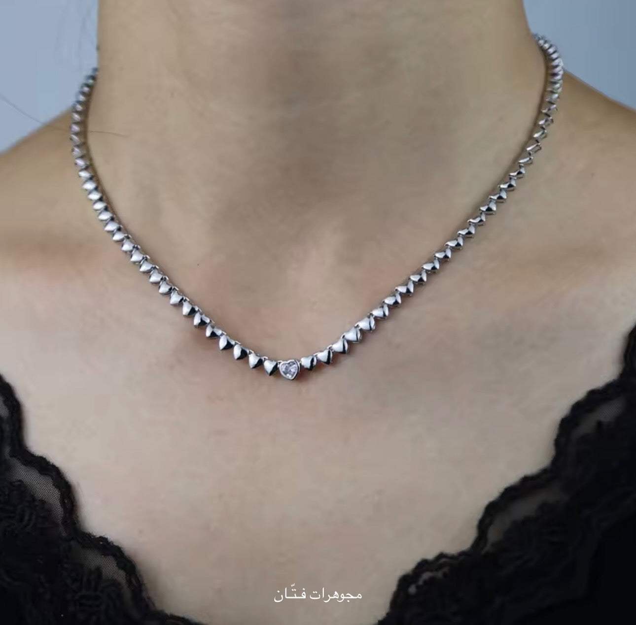 عقد بتصميم قلب