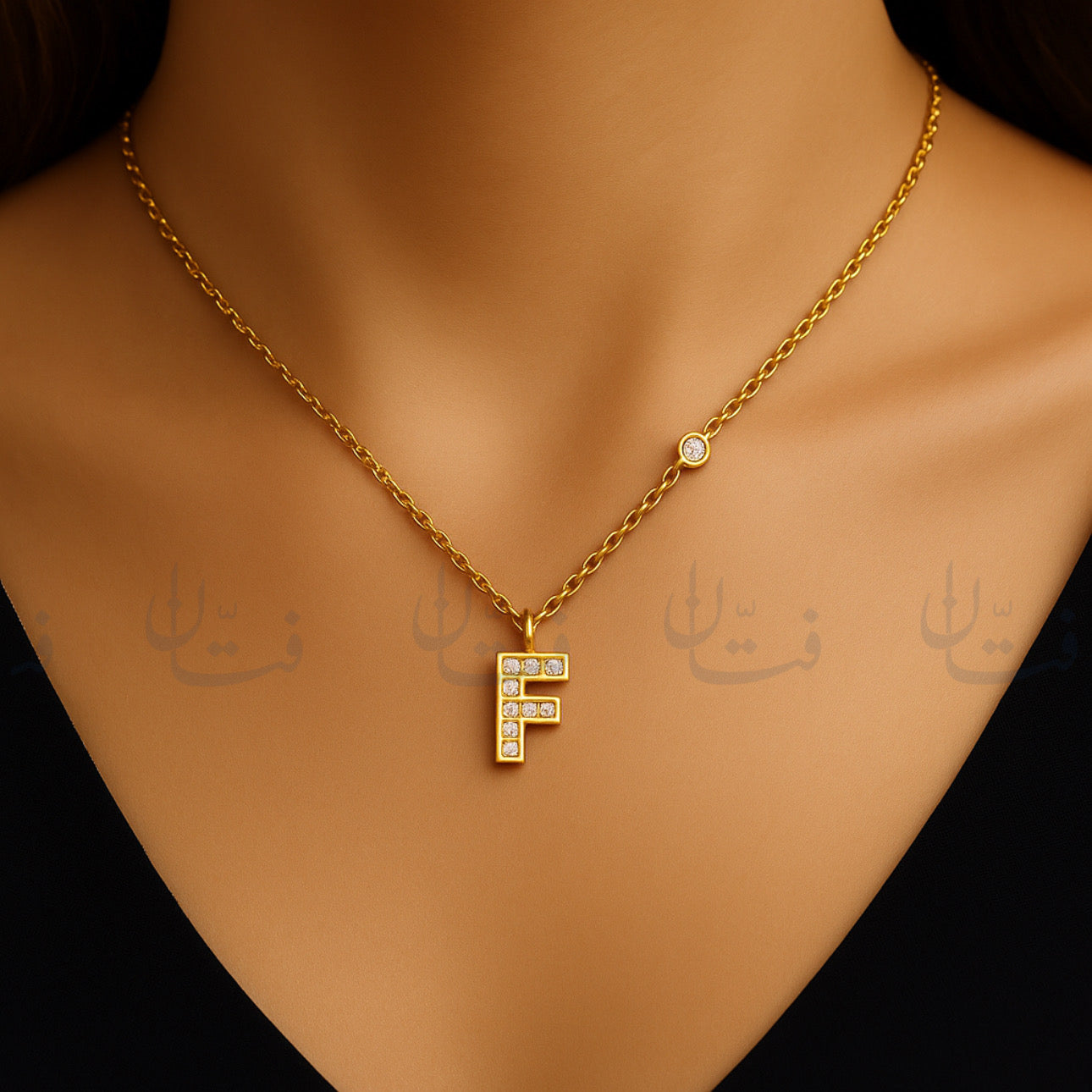 حرف F ذهبي