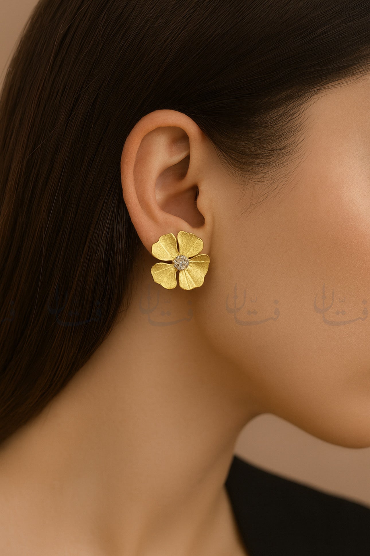 حلق إلورا ذهبي