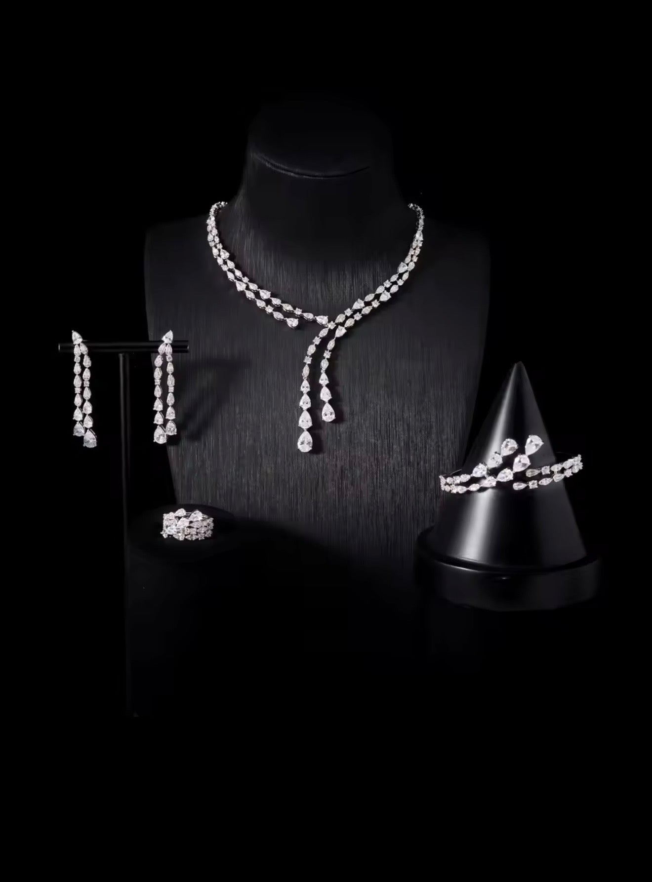 ‏طقم كادي فضي