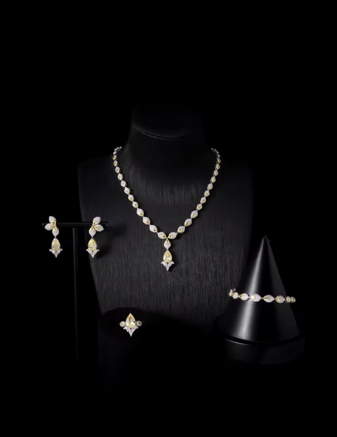 ‏طقم داليا اصفر