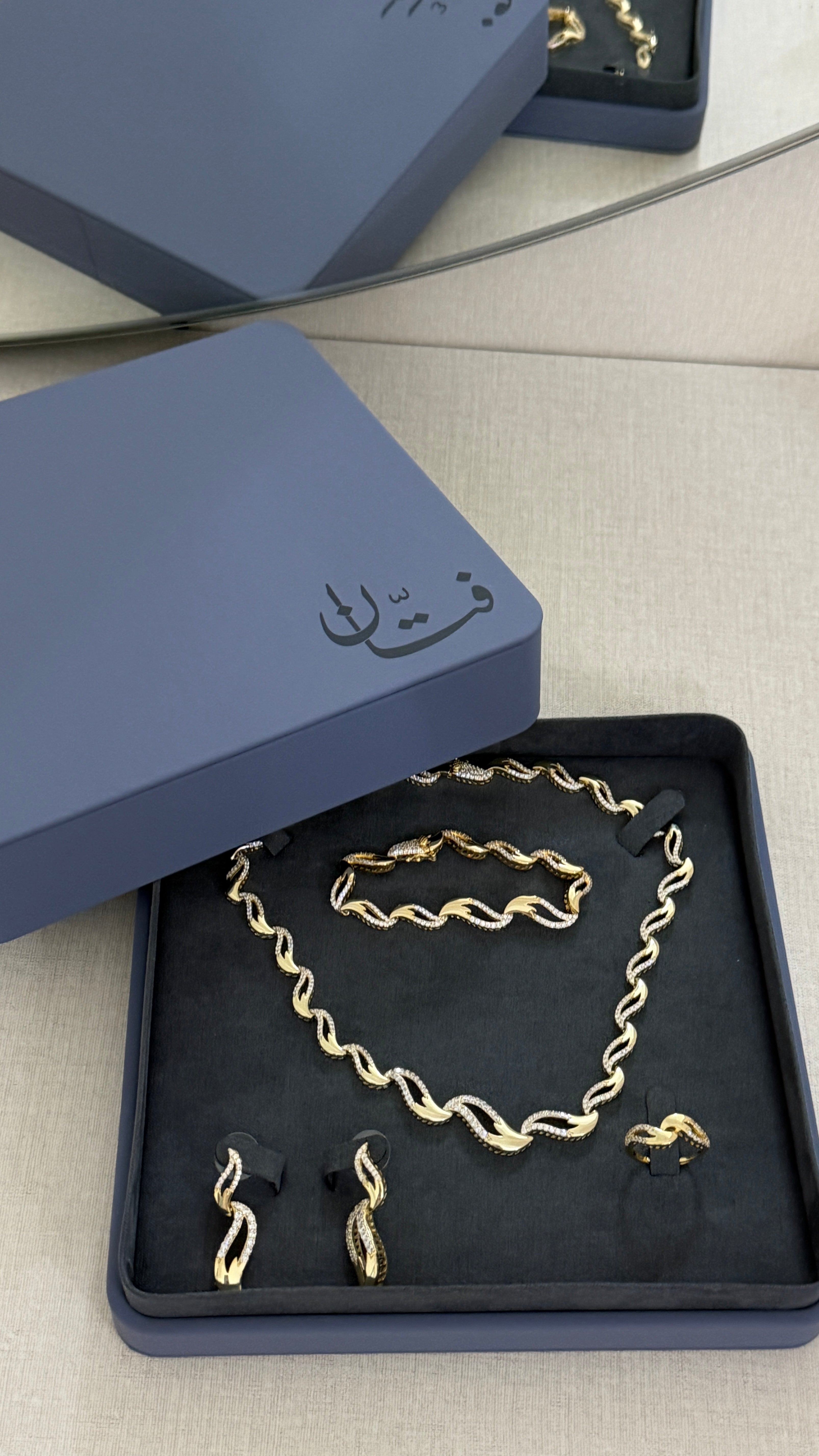 طقم هند ذهبي