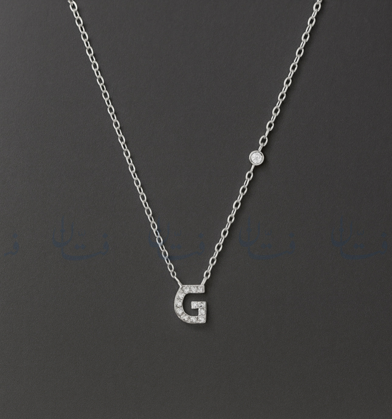 حرف G فضي