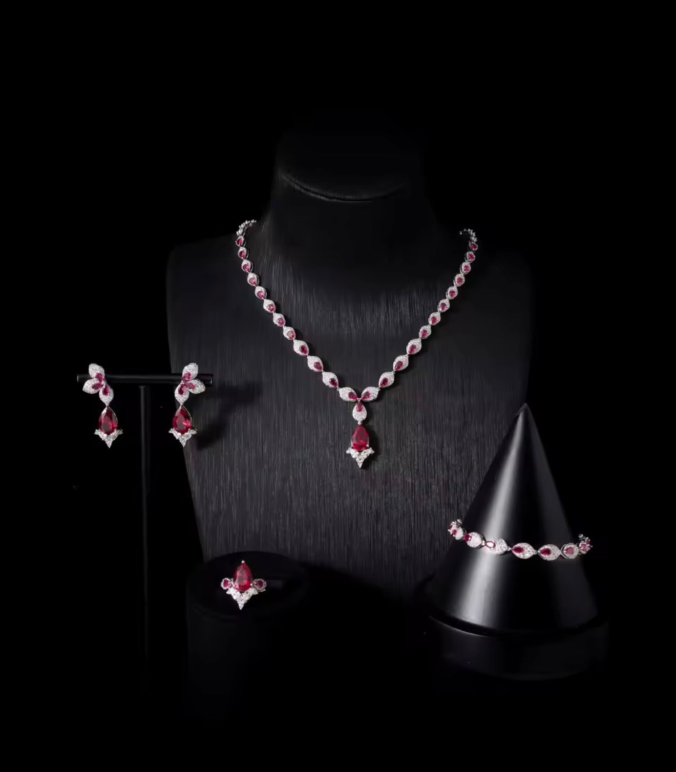 ‏طقم داليا احمر