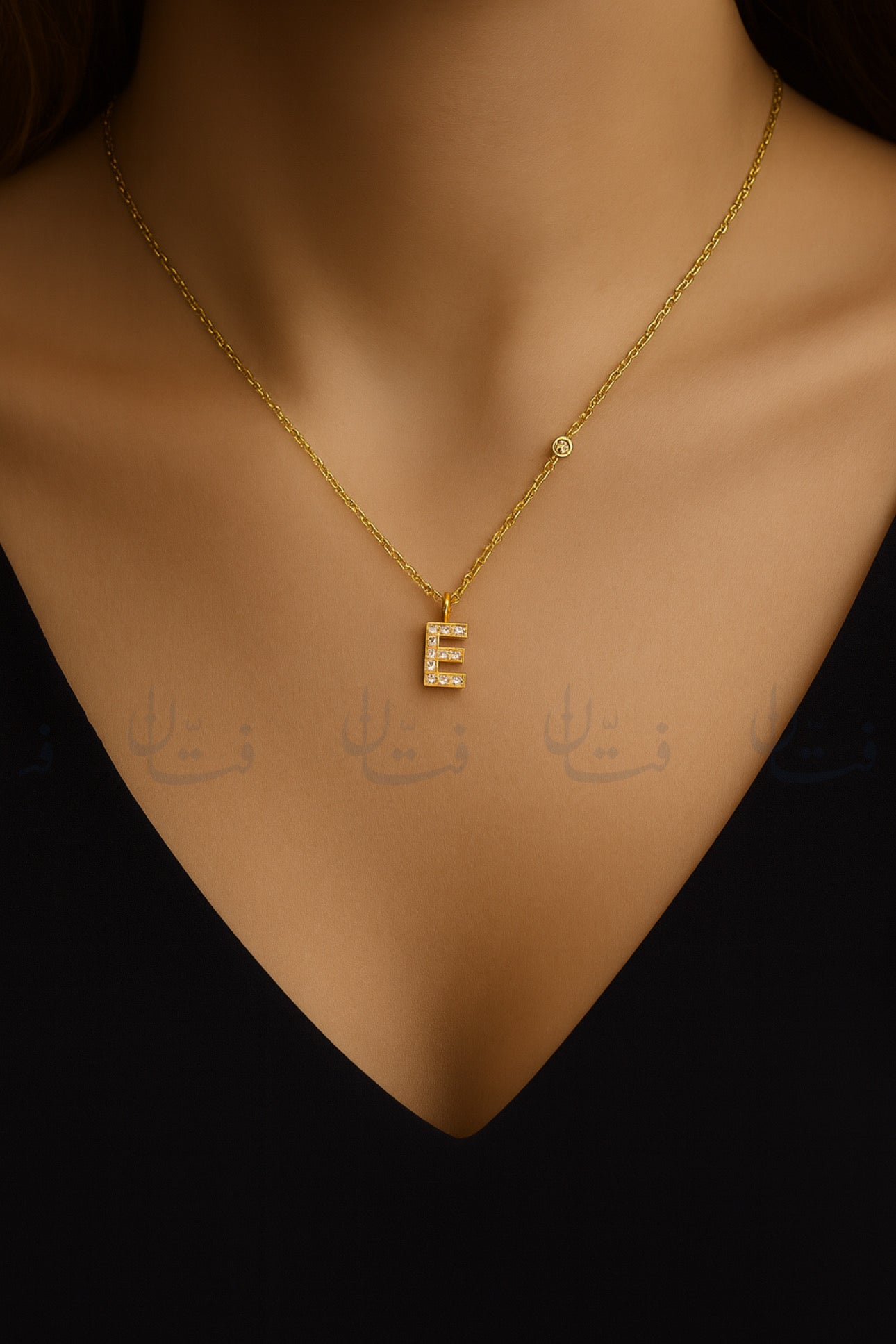 حرف E ذهبي