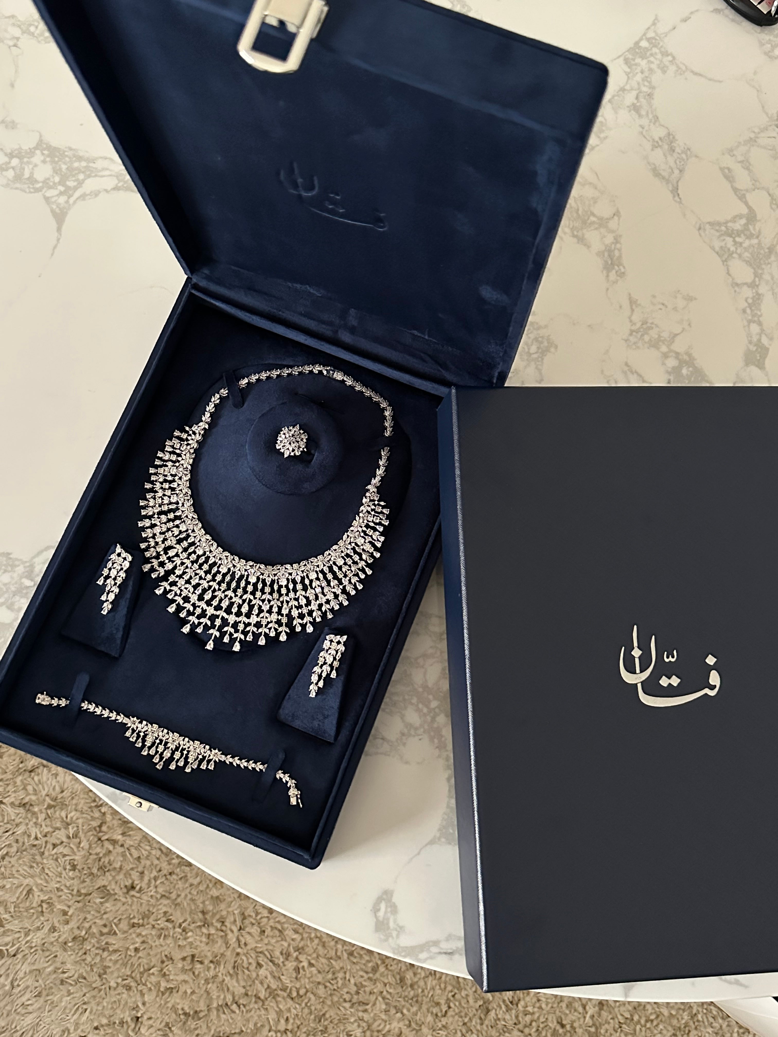طقم ليلى فضي