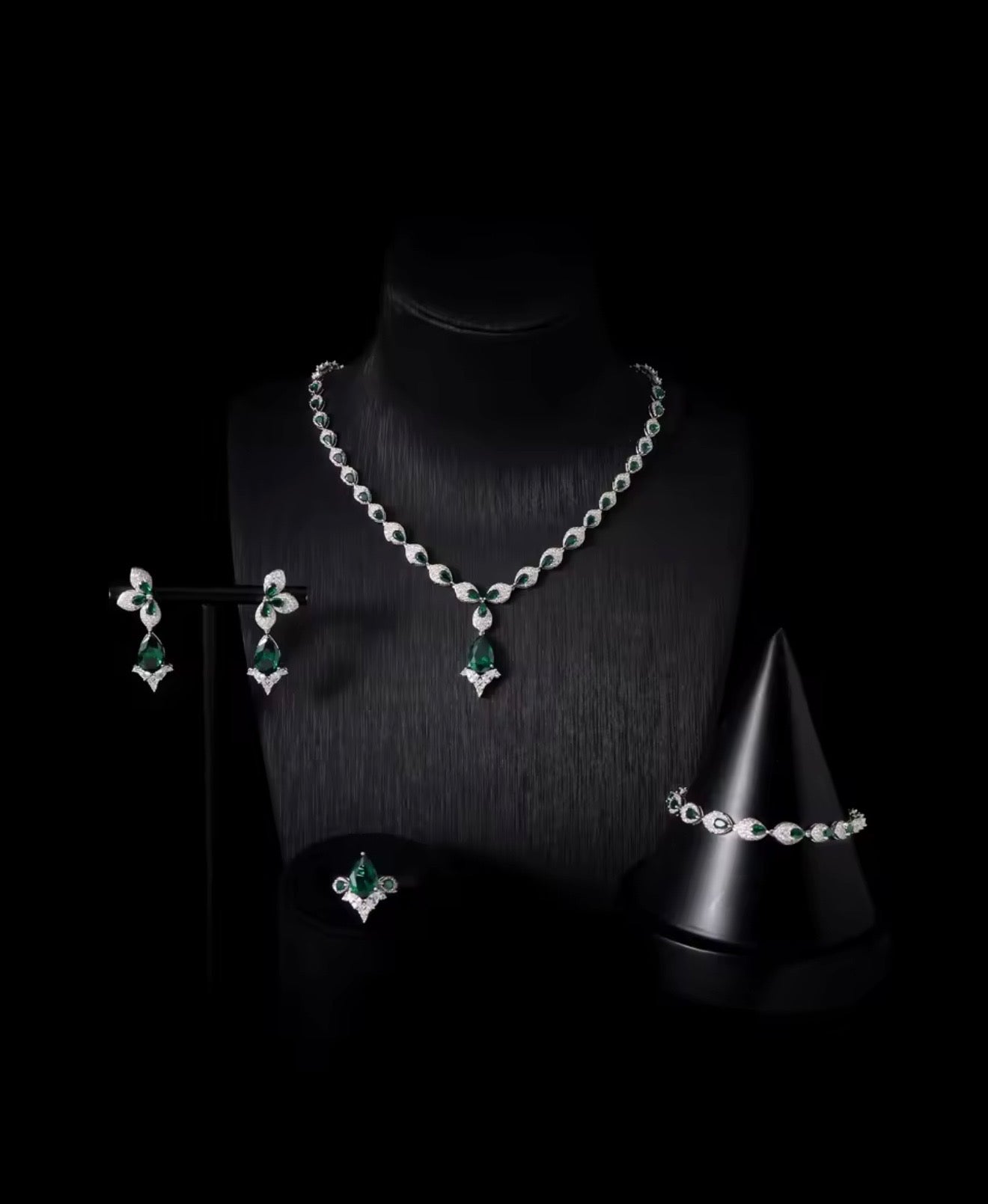 ‏طقم داليا اخضر