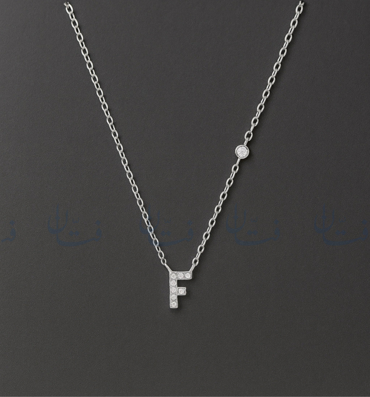 حرف F فضي