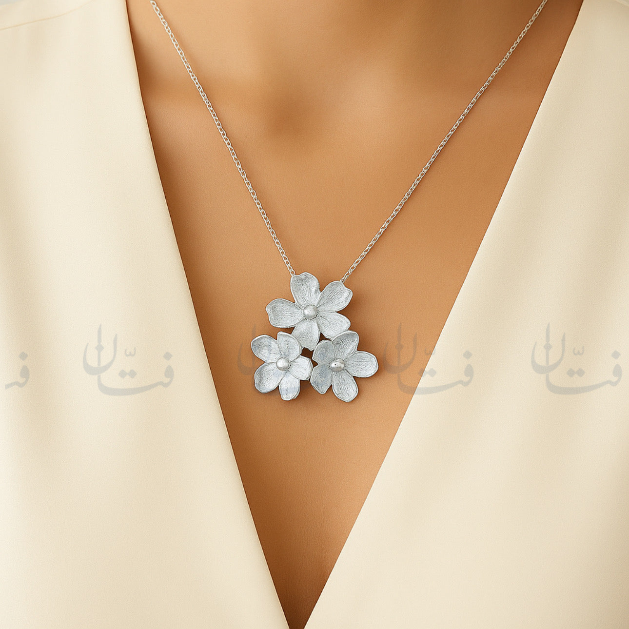 عقد زوفا فضي