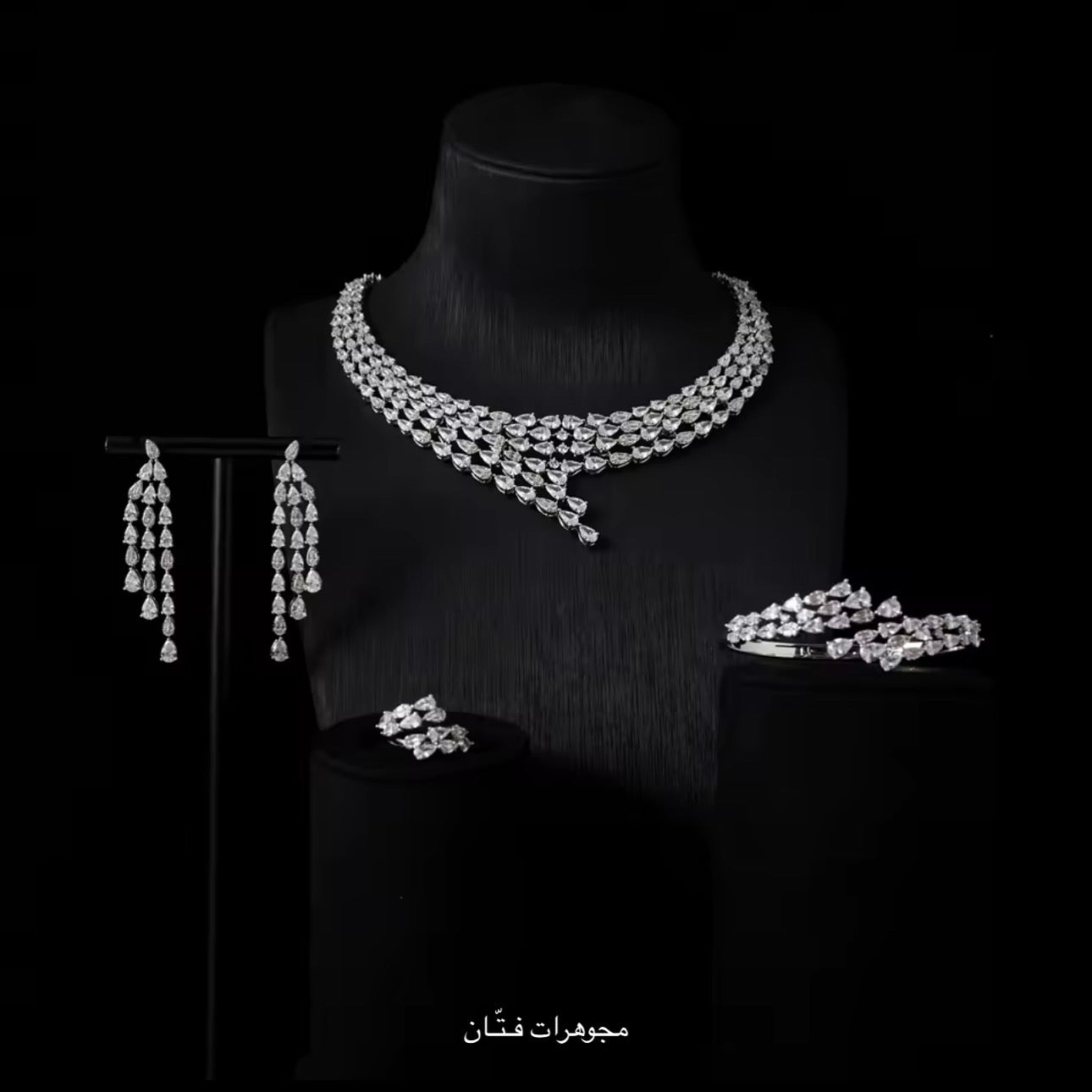 طقم عليا فضي