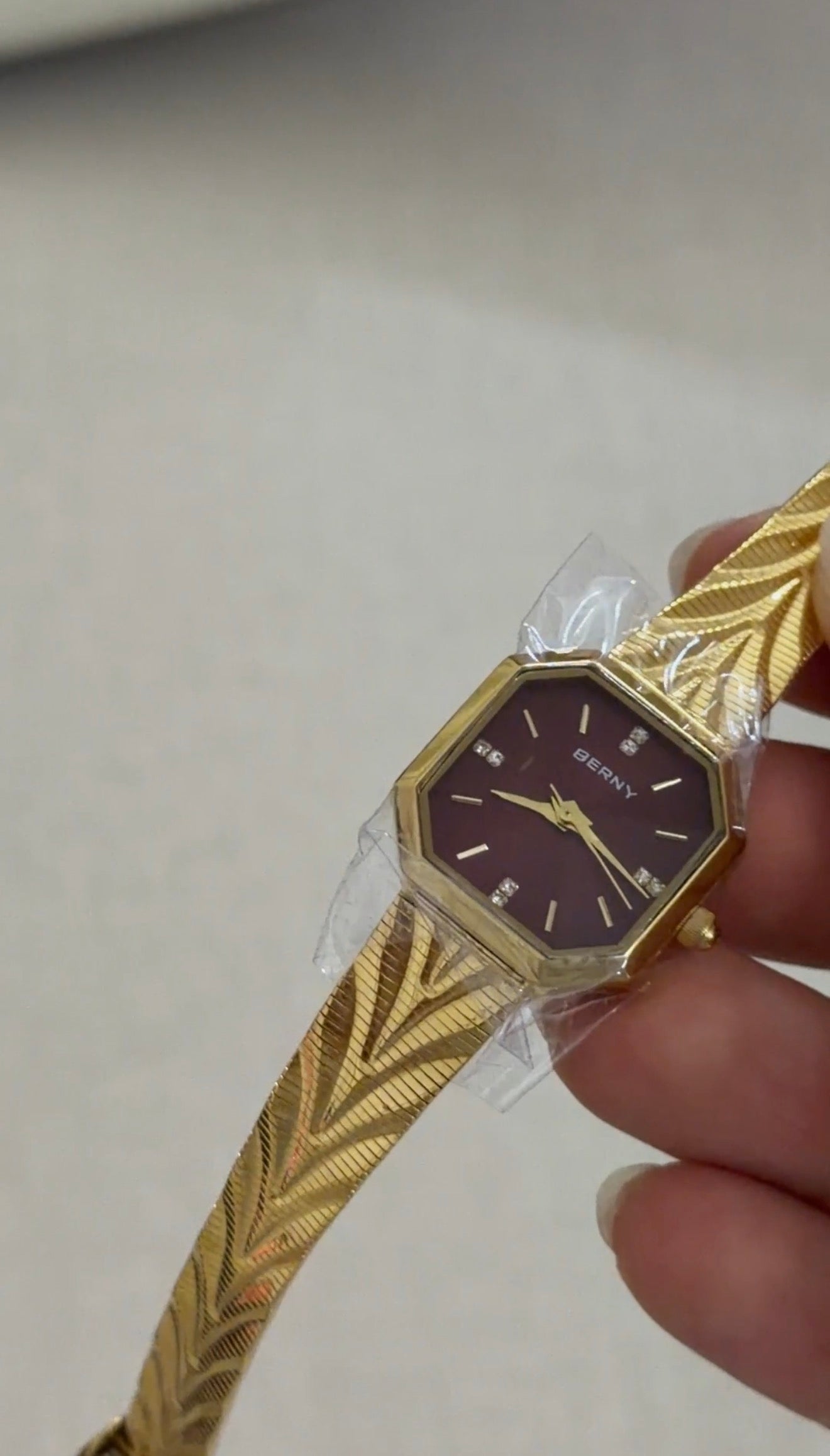 Aura maroon watch