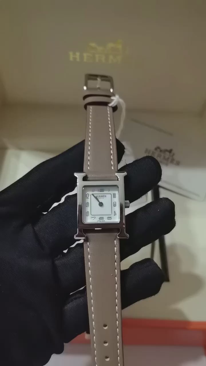 Load video: Hermes heure